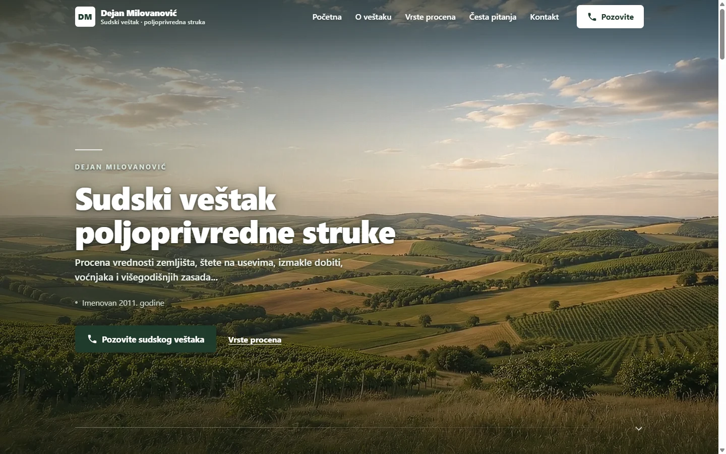 Naslovna strana sajta sudskog veštaka poljoprivredne struke: beli naslov preko fotografije obrađenih njiva i dugme za poziv.